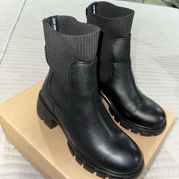 Black boots - Picture 4 of 5